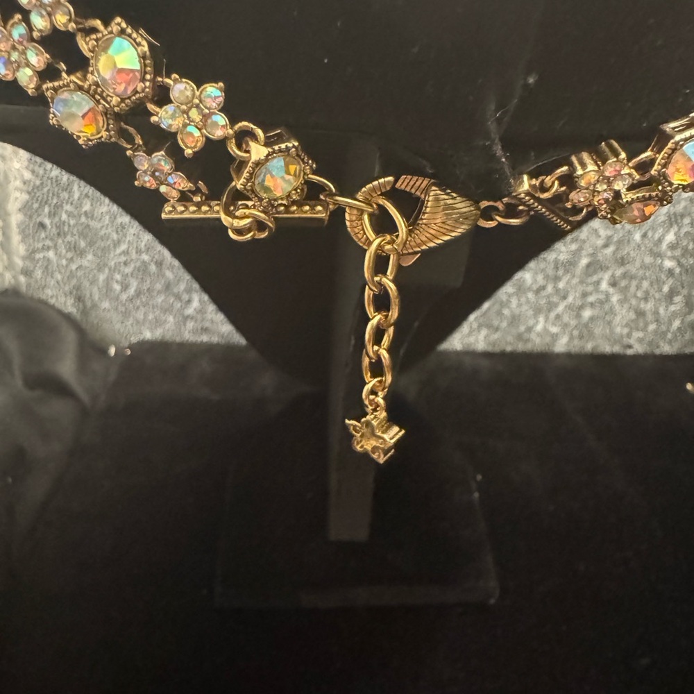Gucci Gold Double Strand Necklace with Floral Medallion - Picture 6 of 6